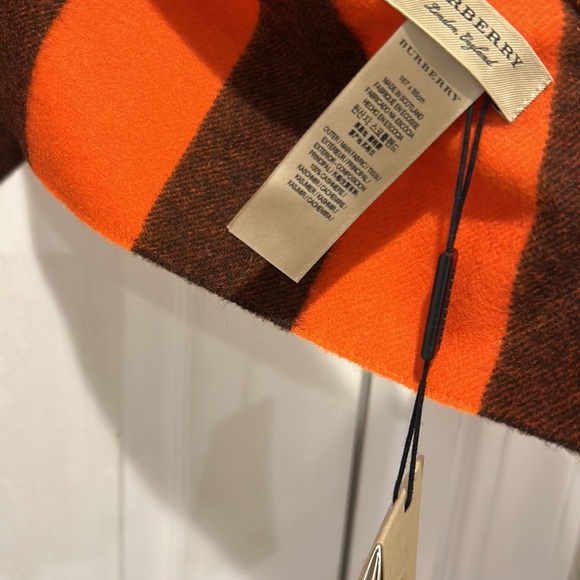 Beautiful Burberry Cashmere Scarf - Picture 8 of 13